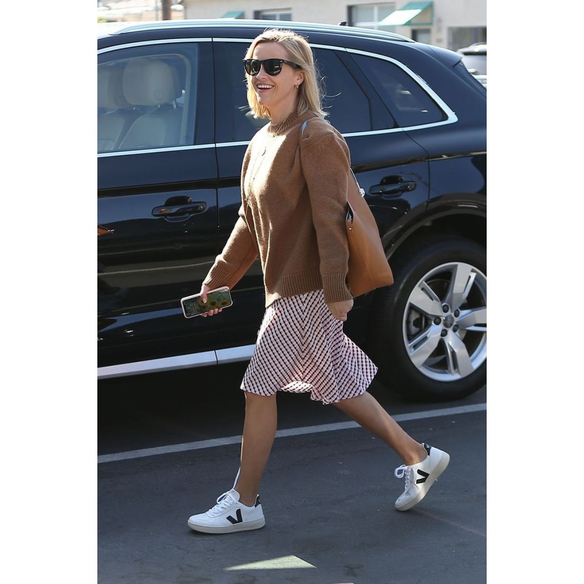 Reese Witherspoon VEJA Trainers